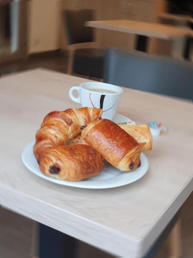 Hotel Du Stade Ex Kyriad Direct Lille Est Stade Pierre Mauroy Вильнёв-д'Аск Экстерьер фото