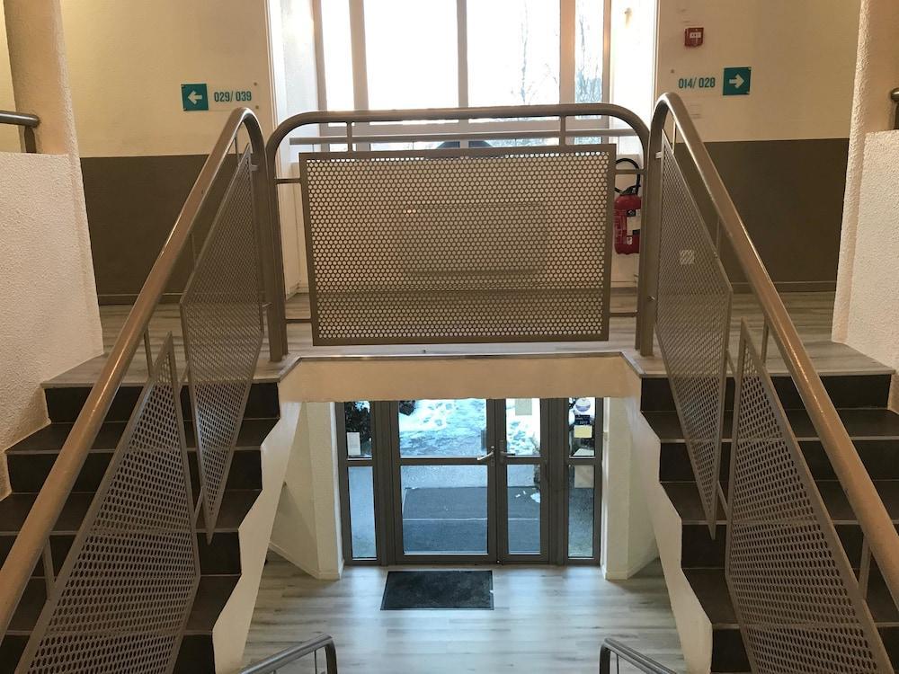 Hotel Du Stade Ex Kyriad Direct Lille Est Stade Pierre Mauroy Вильнёв-д'Аск Экстерьер фото
