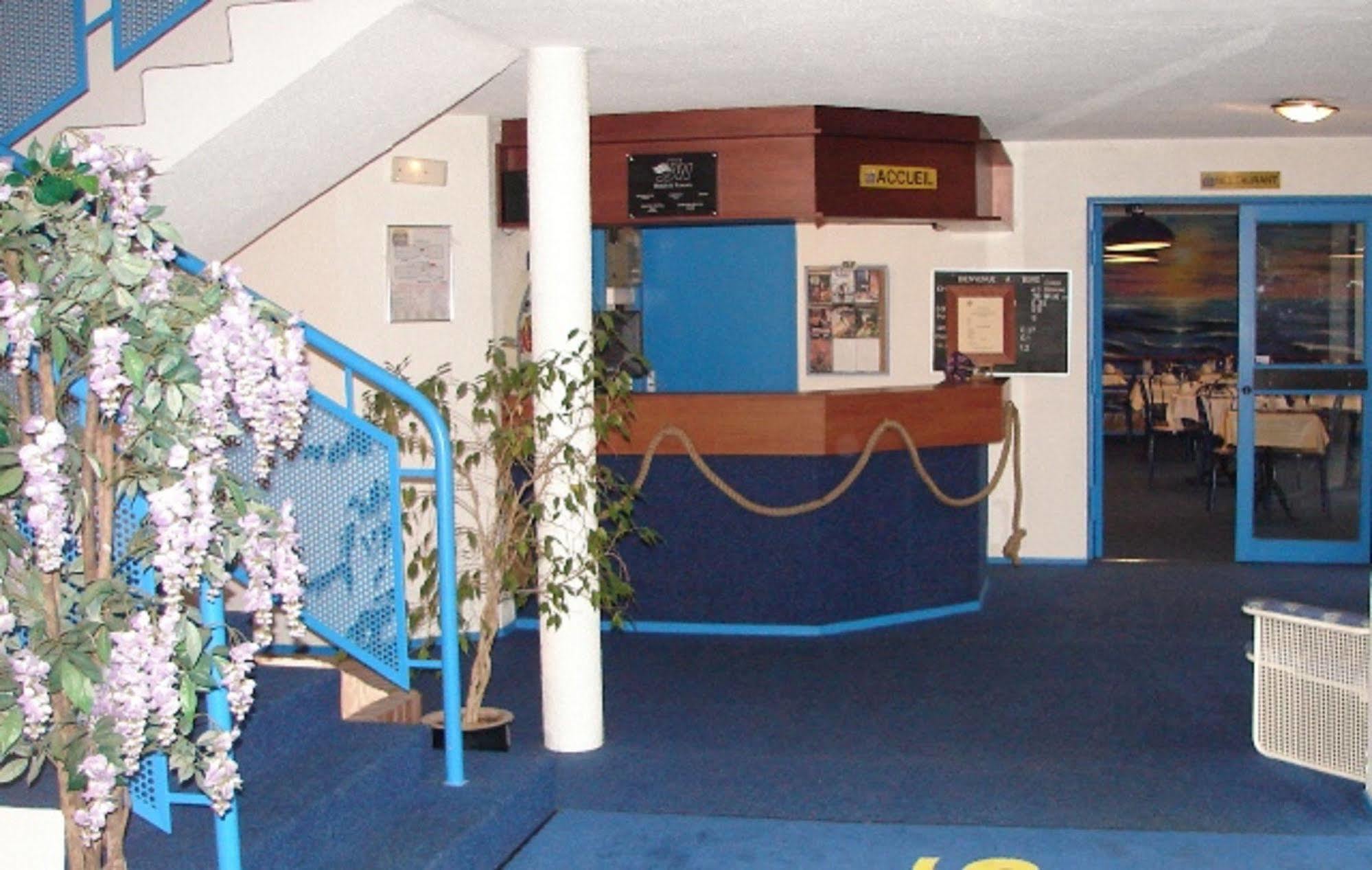 Hotel Du Stade Ex Kyriad Direct Lille Est Stade Pierre Mauroy Вильнёв-д'Аск Экстерьер фото