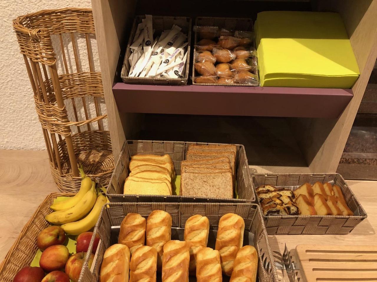 Hotel Du Stade Ex Kyriad Direct Lille Est Stade Pierre Mauroy Вильнёв-д'Аск Экстерьер фото