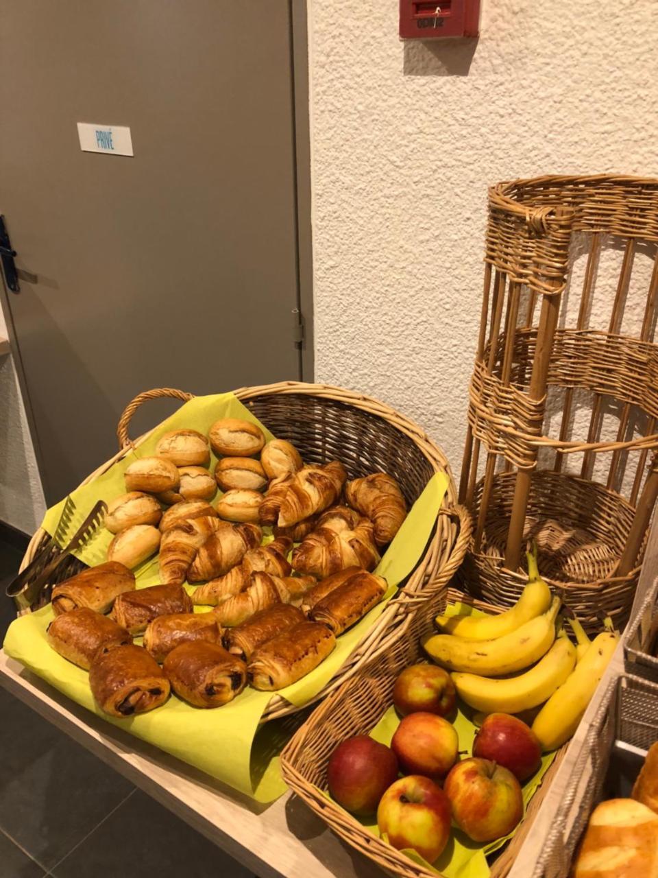 Hotel Du Stade Ex Kyriad Direct Lille Est Stade Pierre Mauroy Вильнёв-д'Аск Экстерьер фото