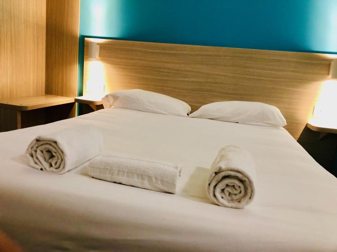 Hotel Du Stade Ex Kyriad Direct Lille Est Stade Pierre Mauroy Вильнёв-д'Аск Экстерьер фото